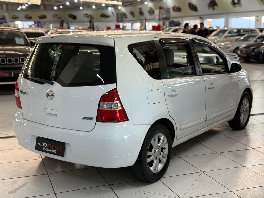 Nissan Livina Branco