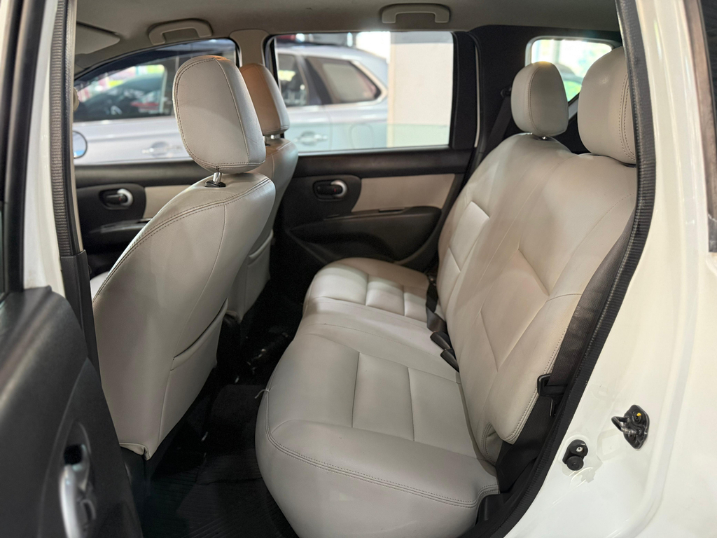 Nissan Livina Branco