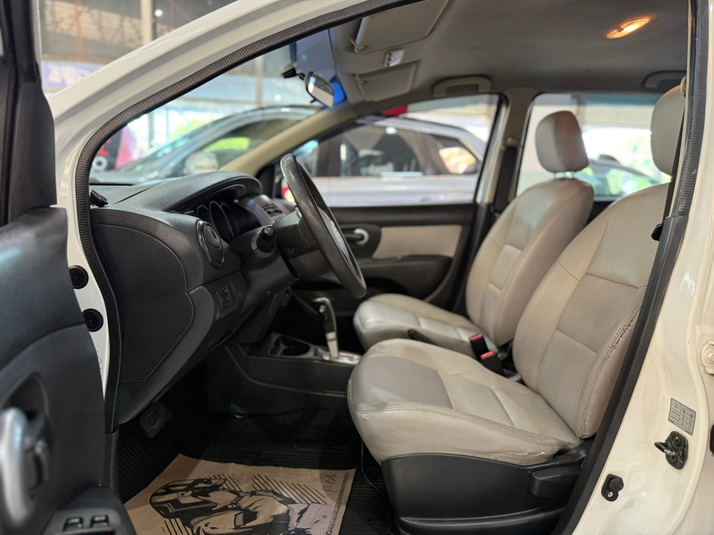 Nissan Livina Branco