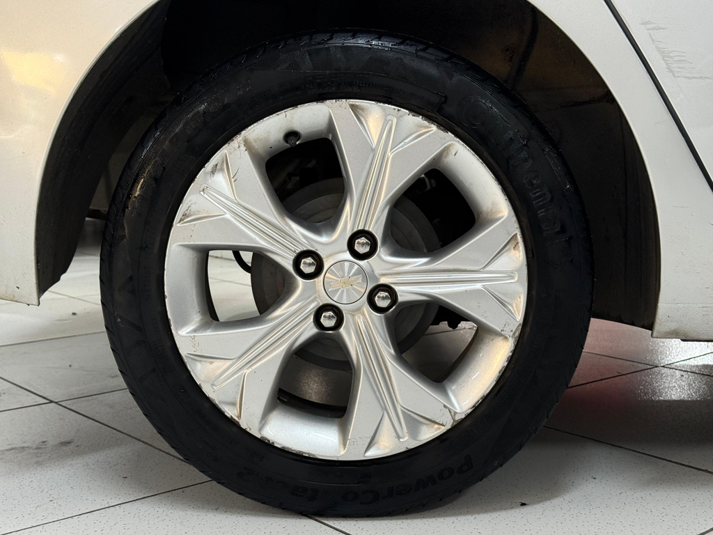 Chevrolet Onix Sedan Prata