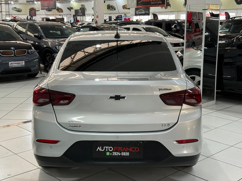 Chevrolet Onix Sedan Prata