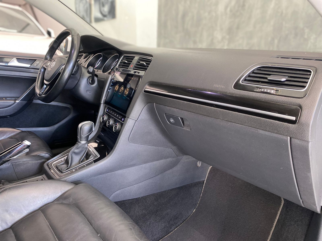 Volkswagen Golf Branco