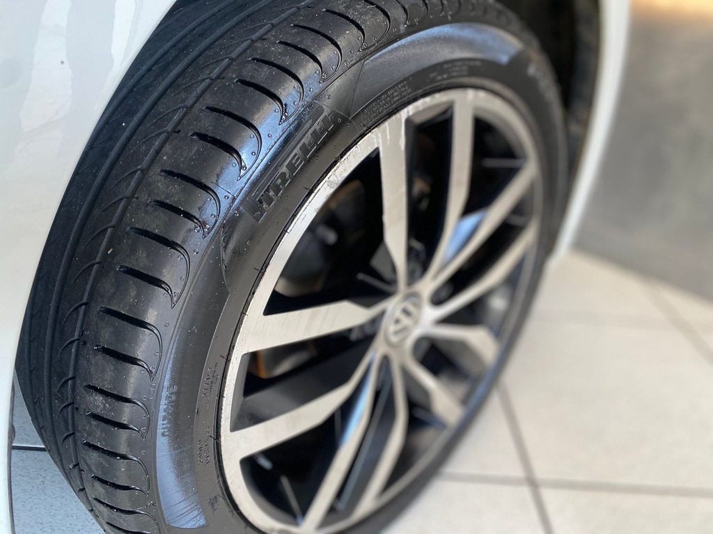 Volkswagen Golf Branco