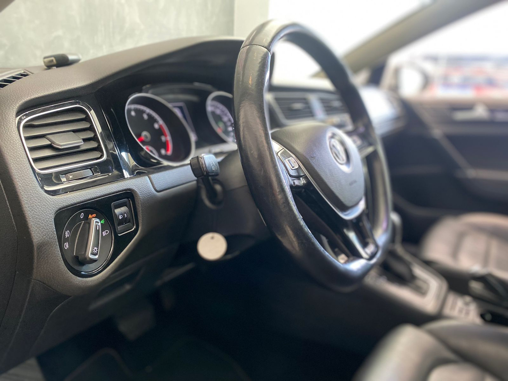 Volkswagen Golf Branco