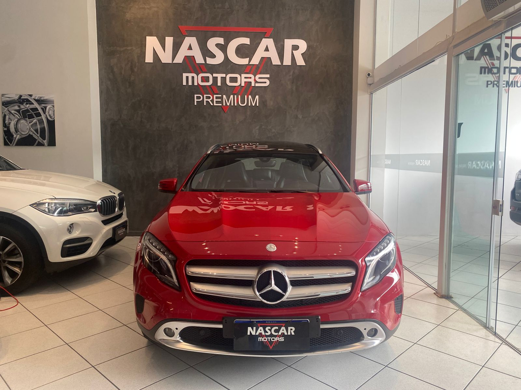Mercedes Benz GLA-250 Vermelho