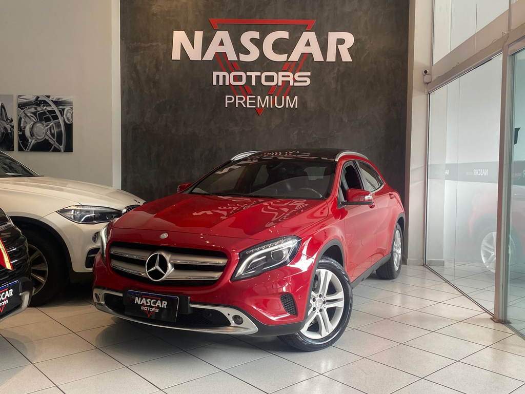 Mercedes Benz GLA-250 Vermelho