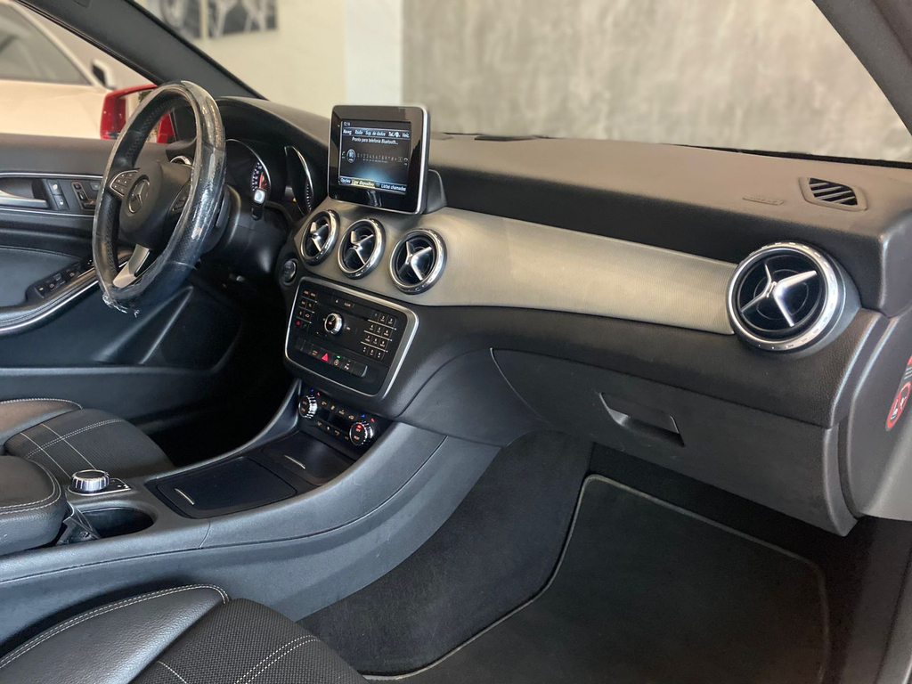 Mercedes Benz GLA-250 Vermelho