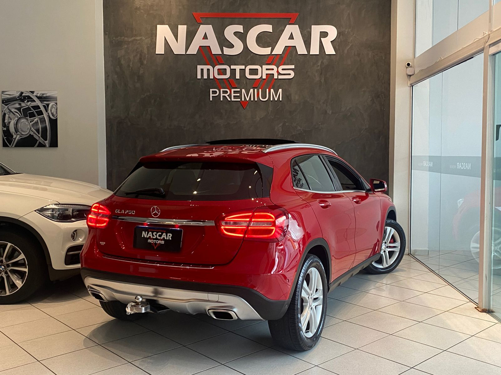 Mercedes Benz GLA-250 Vermelho
