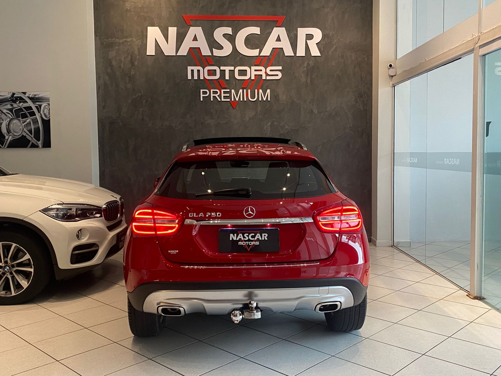 Mercedes Benz GLA-250 Vermelho
