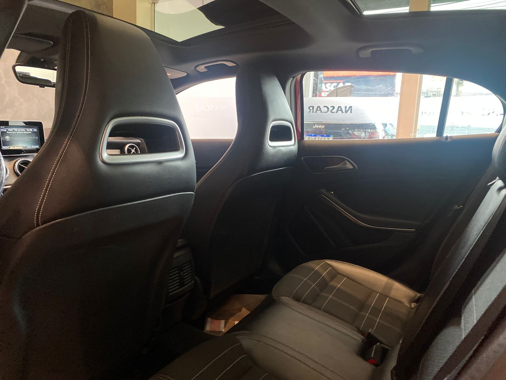 Mercedes Benz GLA-250 Vermelho