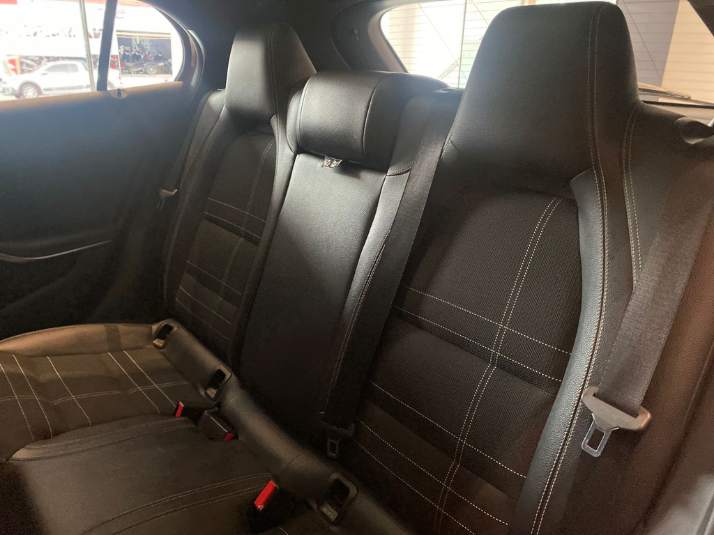 Mercedes Benz GLA-250 Vermelho