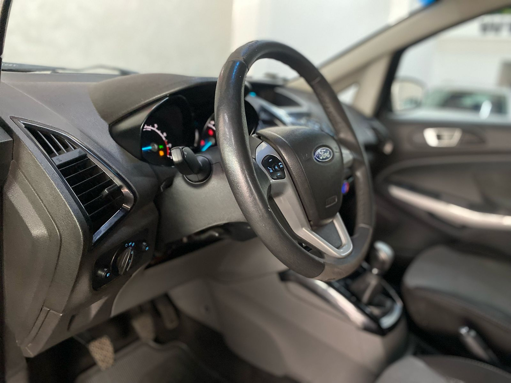 Ford EcoSport Preto