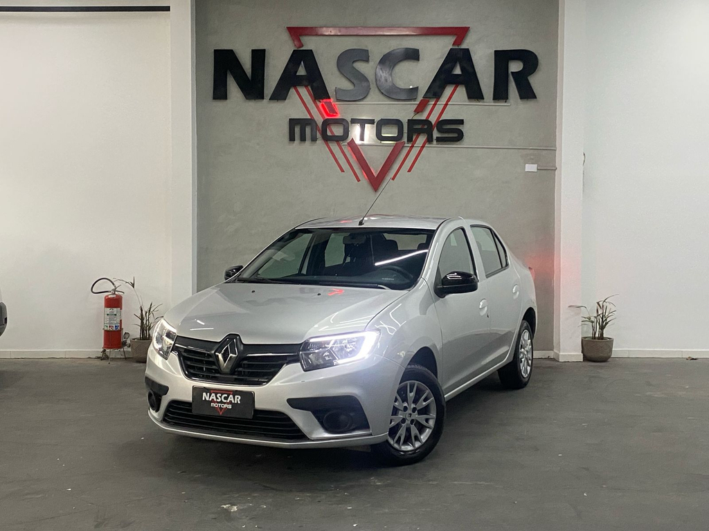 Renault Logan Prata