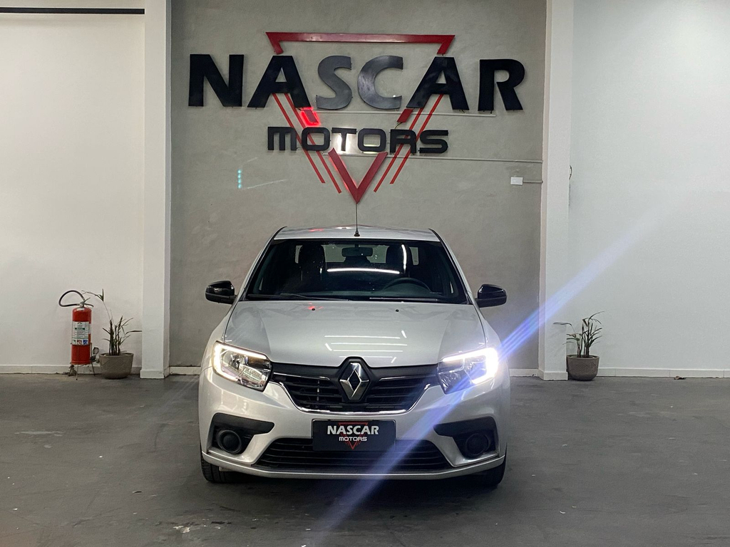 Renault Logan Prata