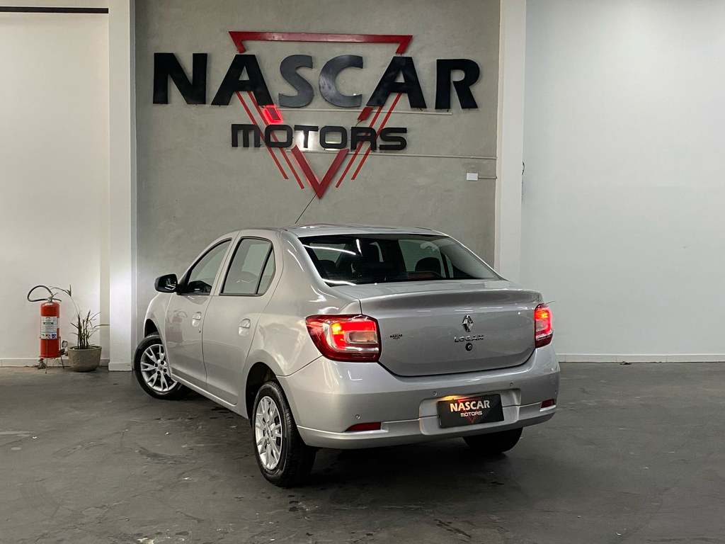 Renault Logan Prata