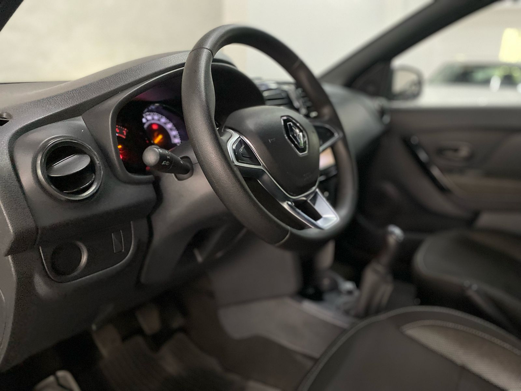 Renault Logan Prata