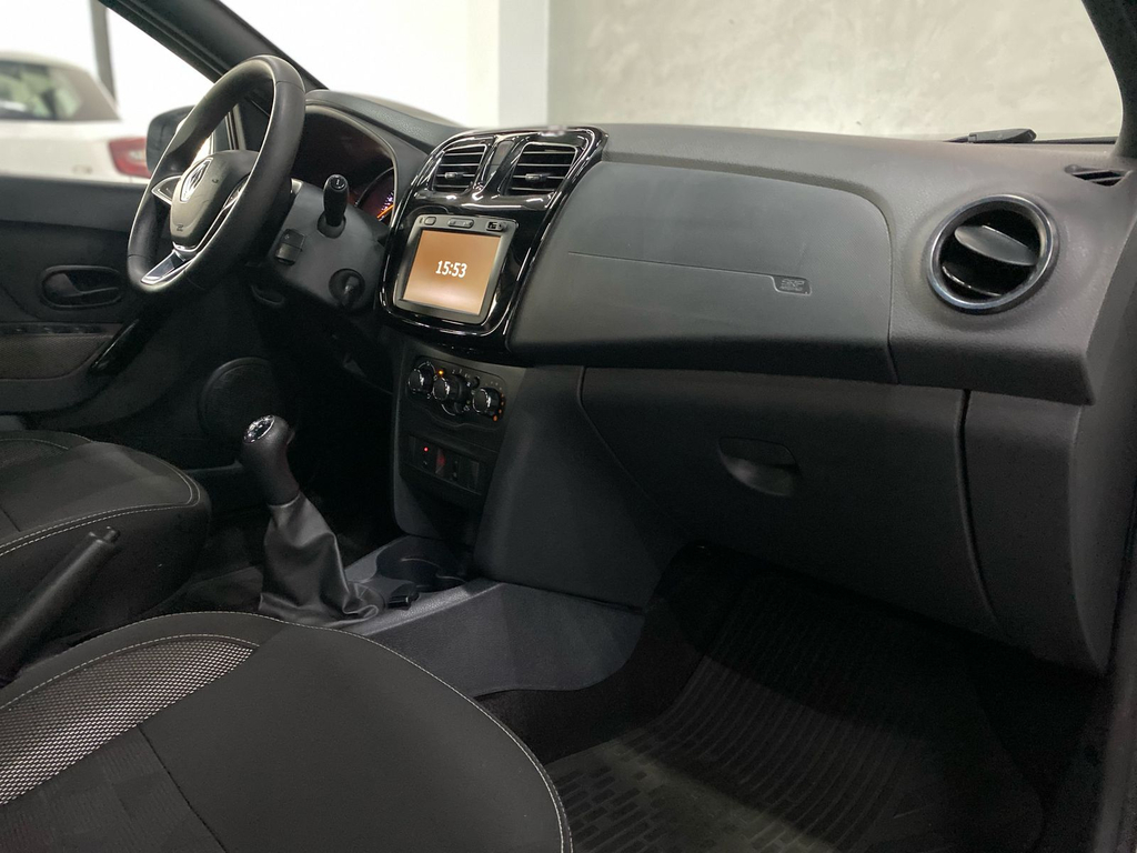 Renault Logan Prata
