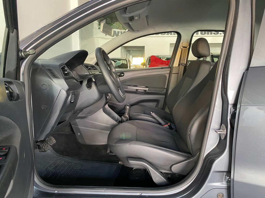 Volkswagen Gol Cinza