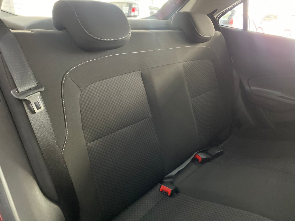 Chevrolet Onix Vermelho