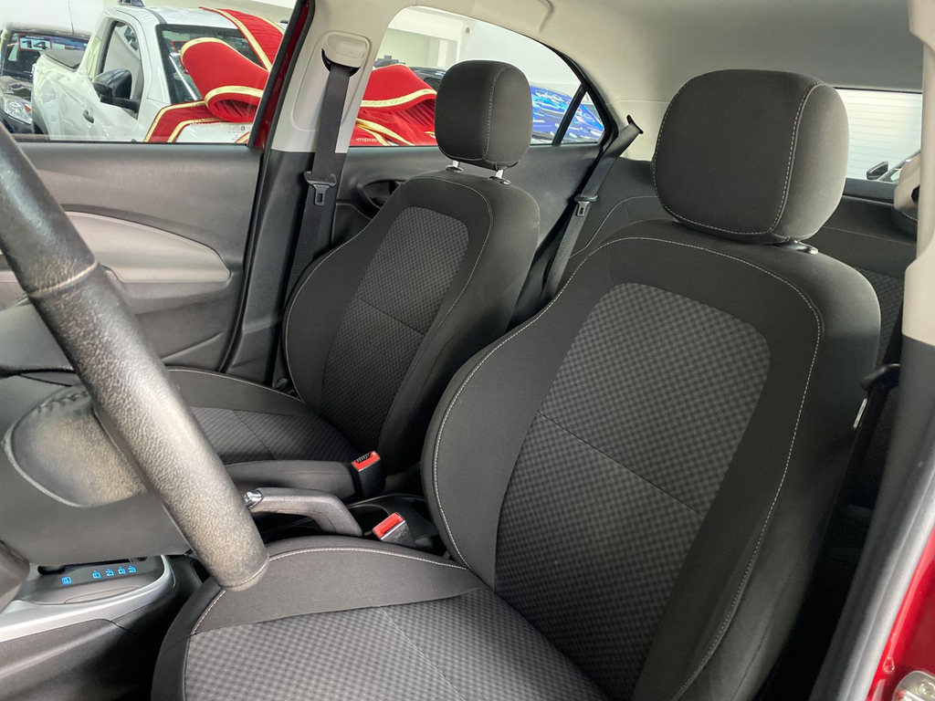 Chevrolet Onix Vermelho