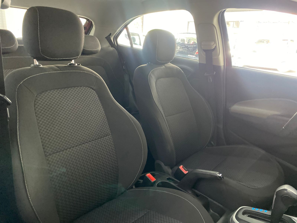 Chevrolet Onix Vermelho