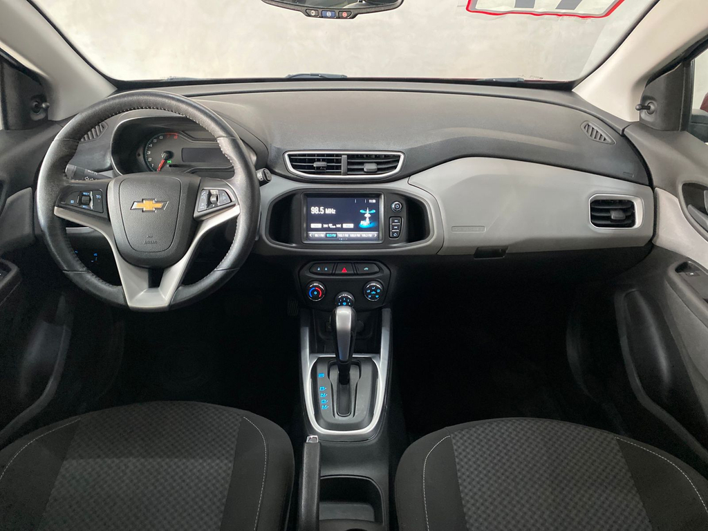 Chevrolet Onix Vermelho