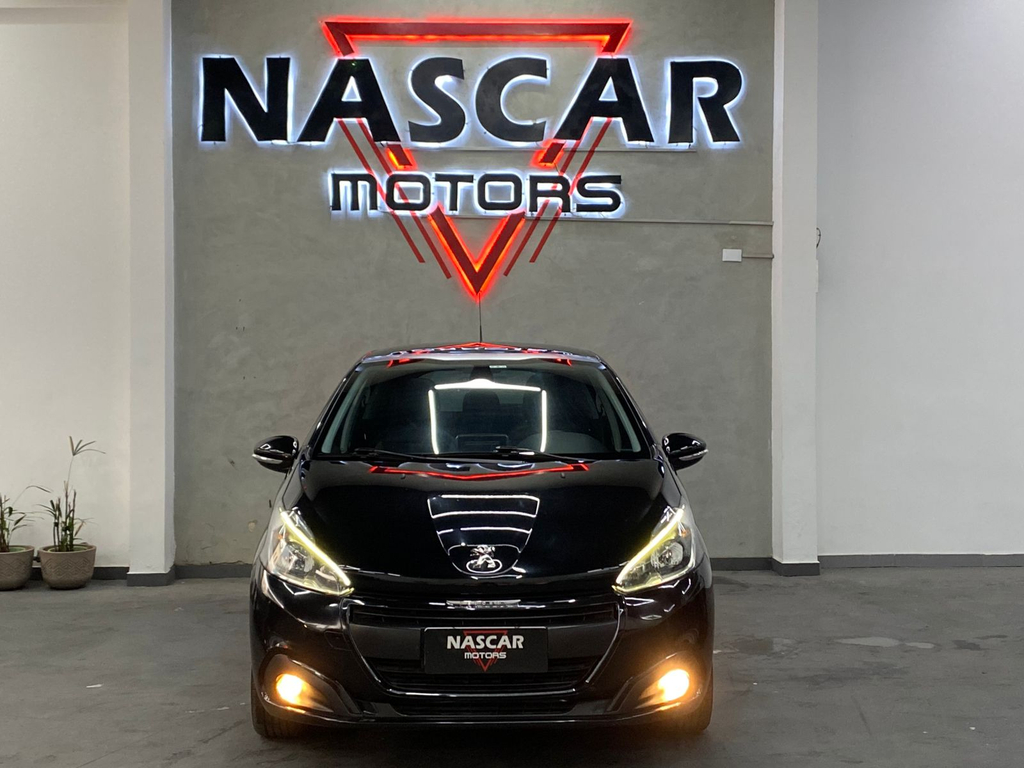 Peugeot 208 Preto