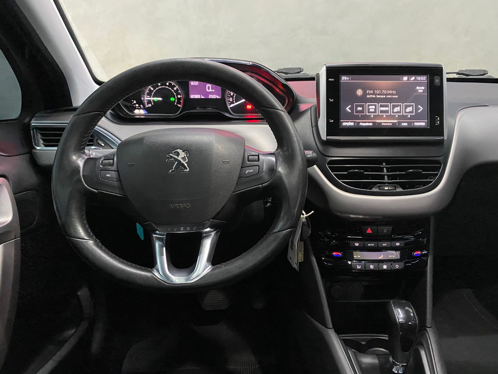 Peugeot 208 Preto