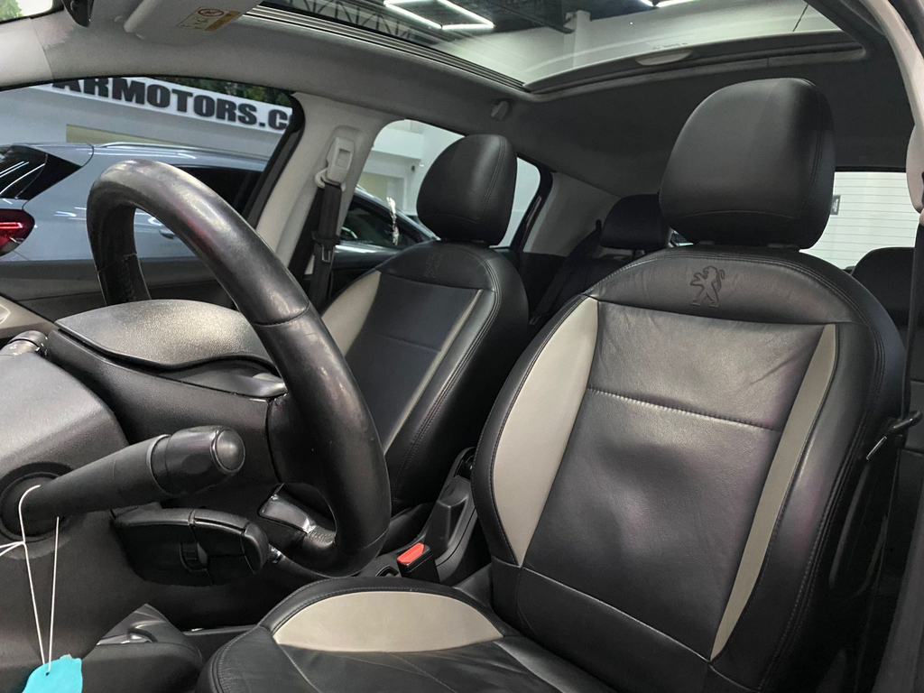 Peugeot 208 Preto