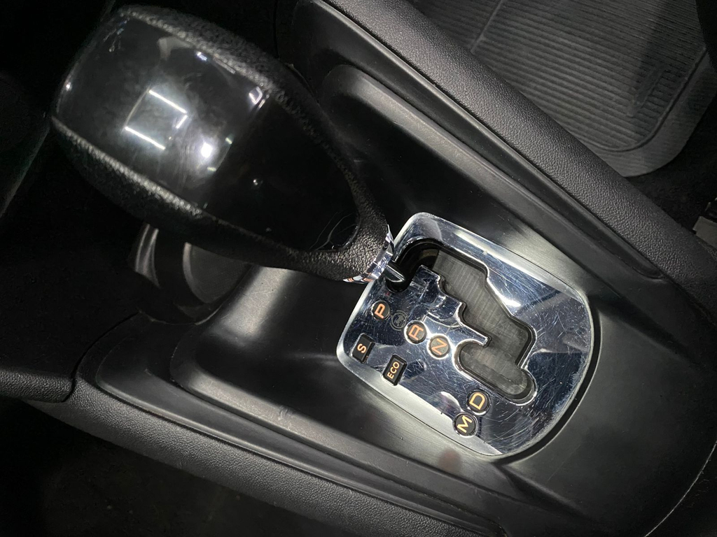 Peugeot 208 Preto