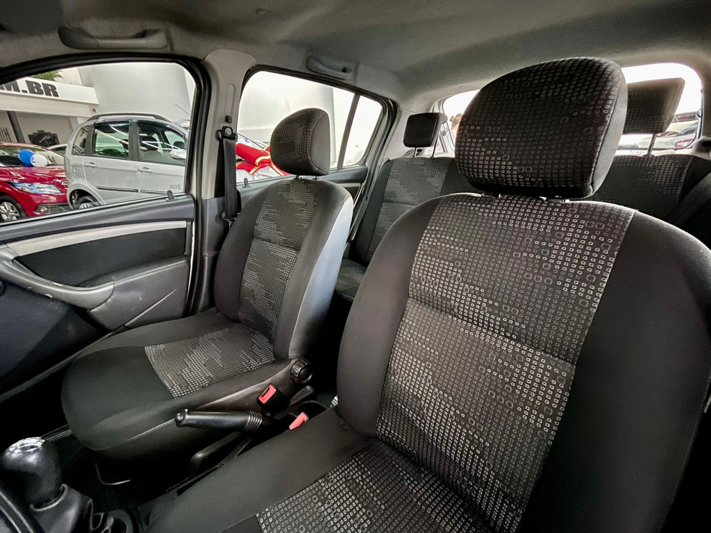 Renault Sandero Prata