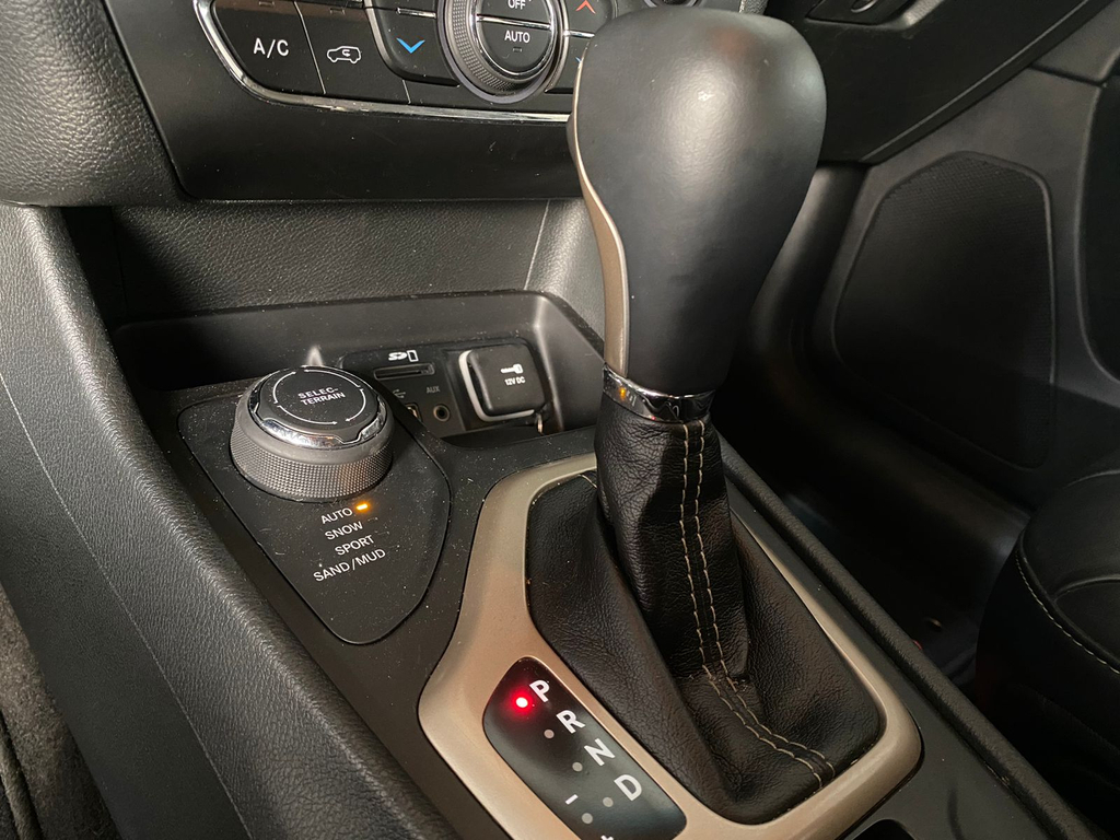 Jeep Cherokee Cinza