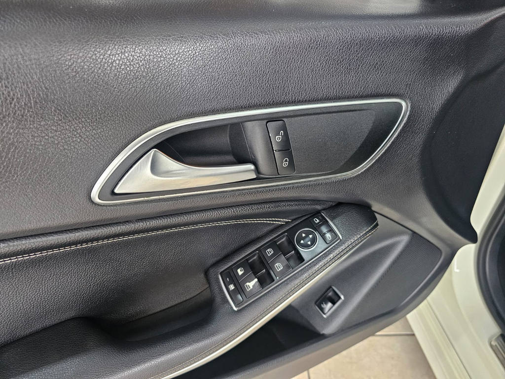 Mercedes Benz CLA-200 Branco