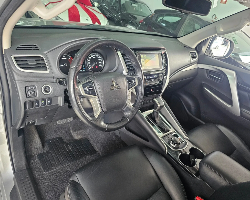 Mitsubishi Pajero Sport Prata