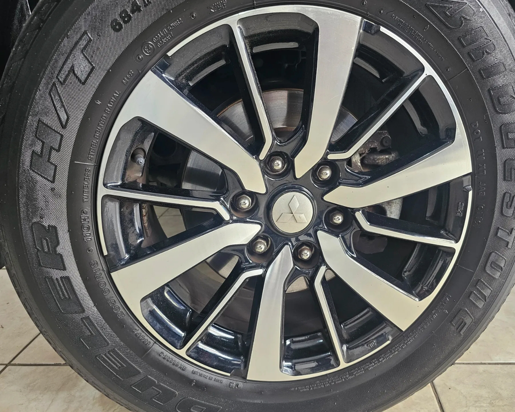 Mitsubishi Pajero Sport Prata