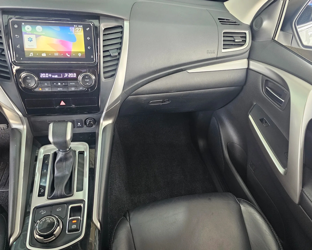 Mitsubishi Pajero Sport Prata