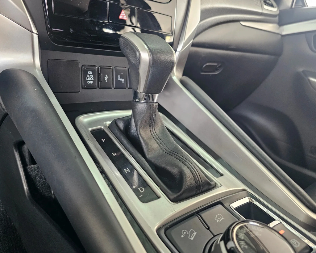 Mitsubishi Pajero Sport Prata