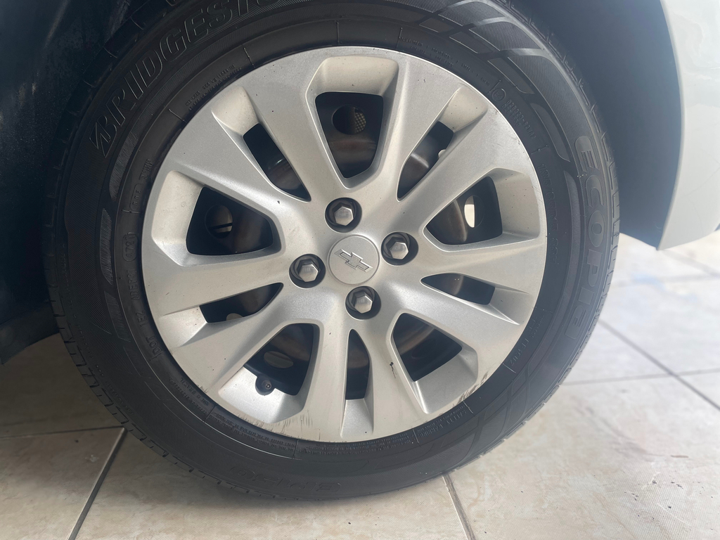 Chevrolet Onix Branco