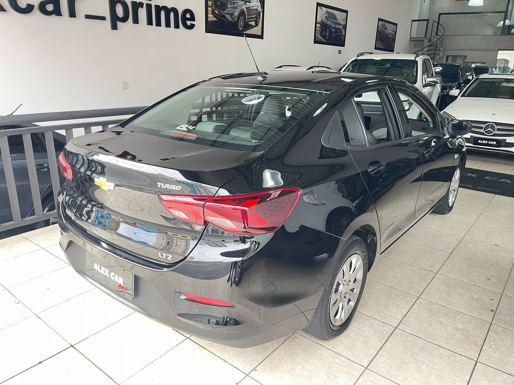 Chevrolet Onix Sedan Preto