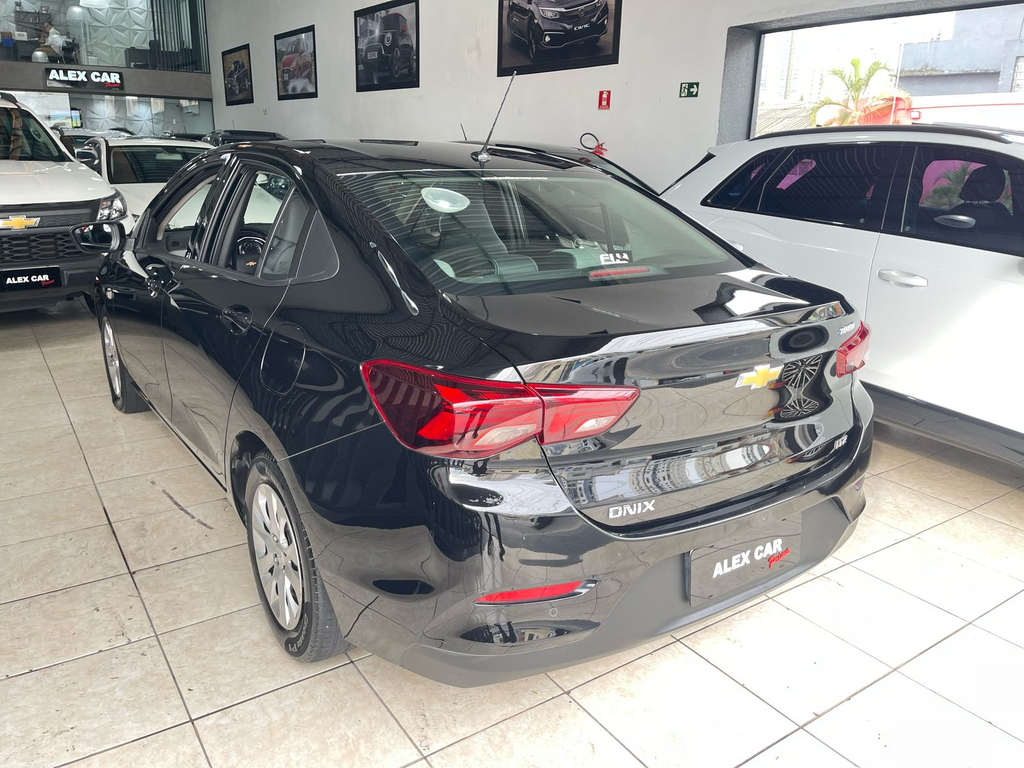 Chevrolet Onix Sedan Preto