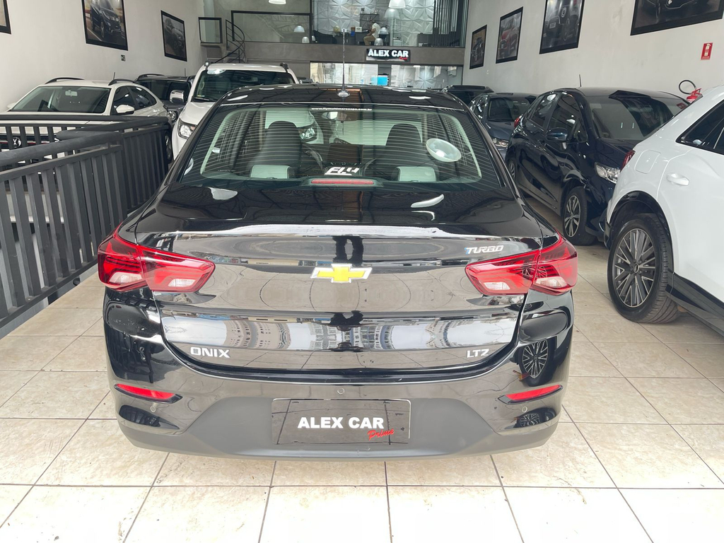 Chevrolet Onix Sedan Preto
