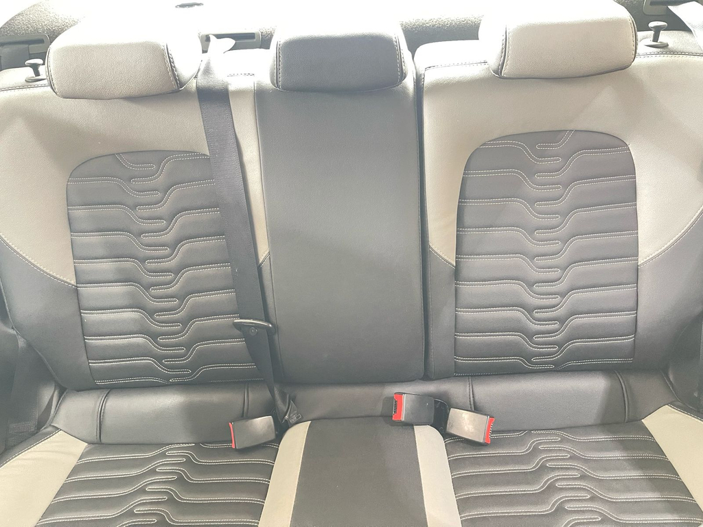 Chevrolet Onix Sedan Preto