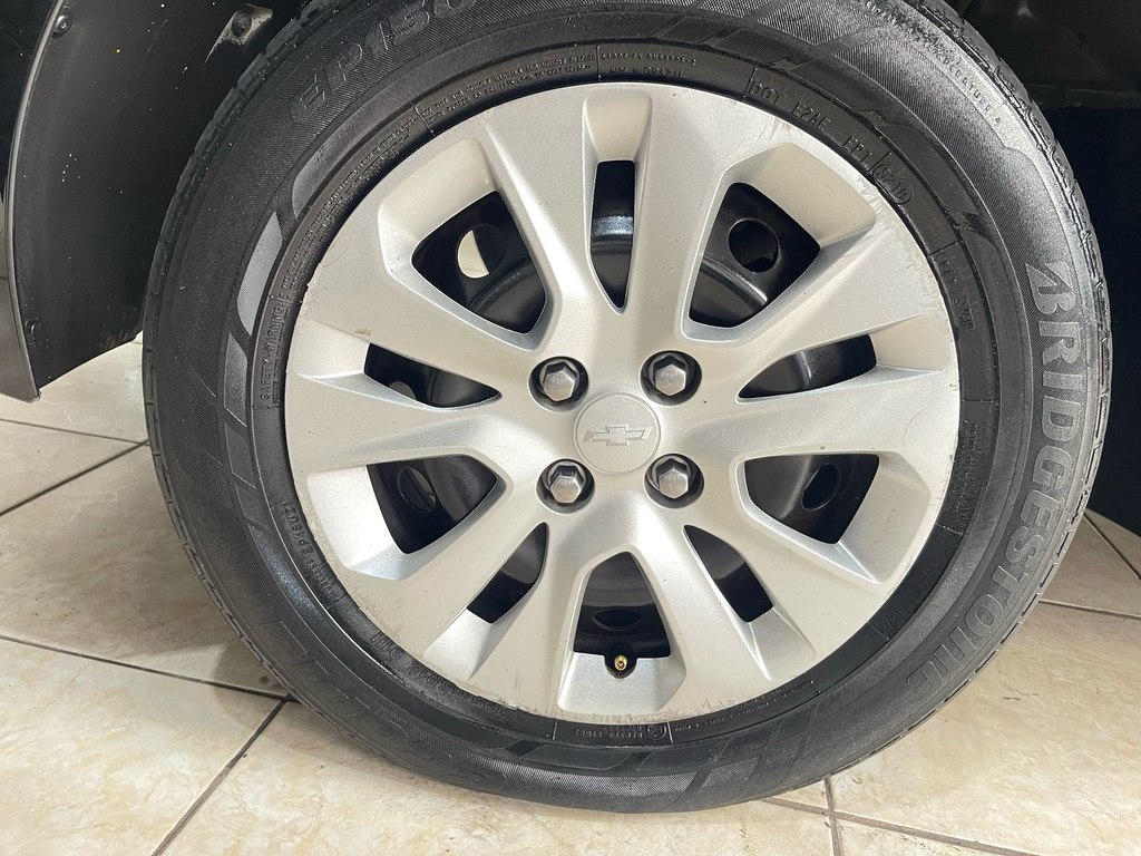 Chevrolet Onix Sedan Preto