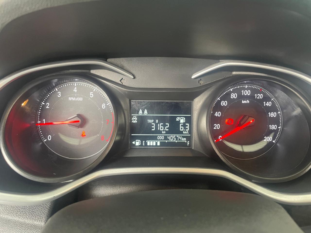Chevrolet Onix Prata