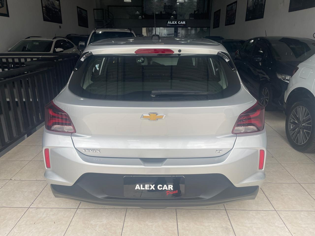 Chevrolet Onix Prata