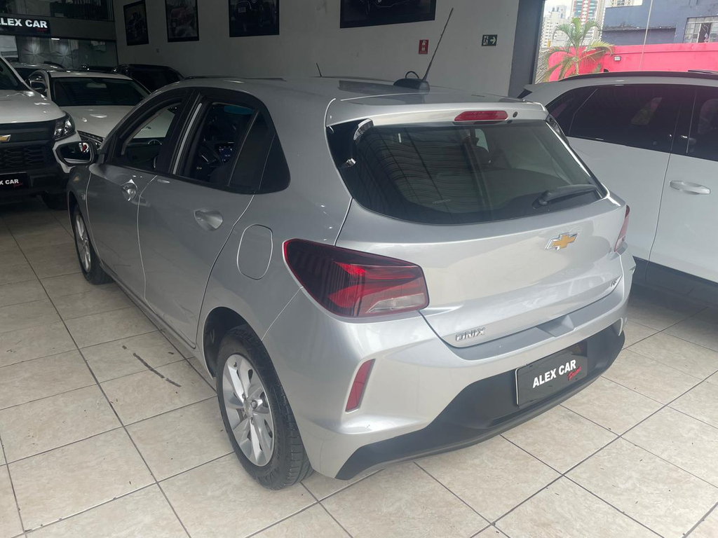 Chevrolet Onix Prata