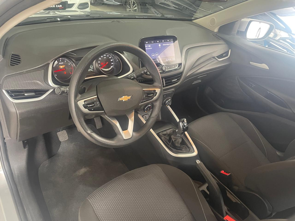 Chevrolet Onix Prata