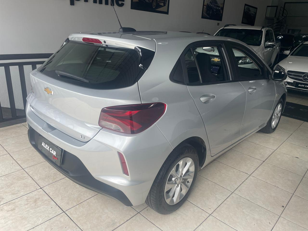 Chevrolet Onix Prata