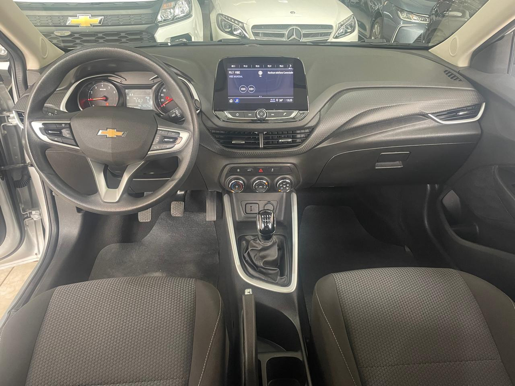 Chevrolet Onix Prata