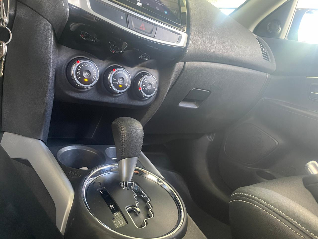 Mitsubishi Outlander Sport Prata